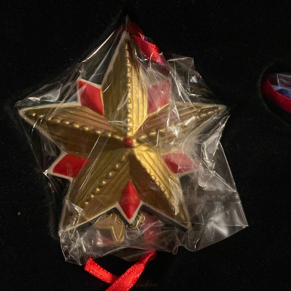 🎄Our Christmas together 2001 Hallmark box ornaments NIB 🎄 - Picture 8 of 13